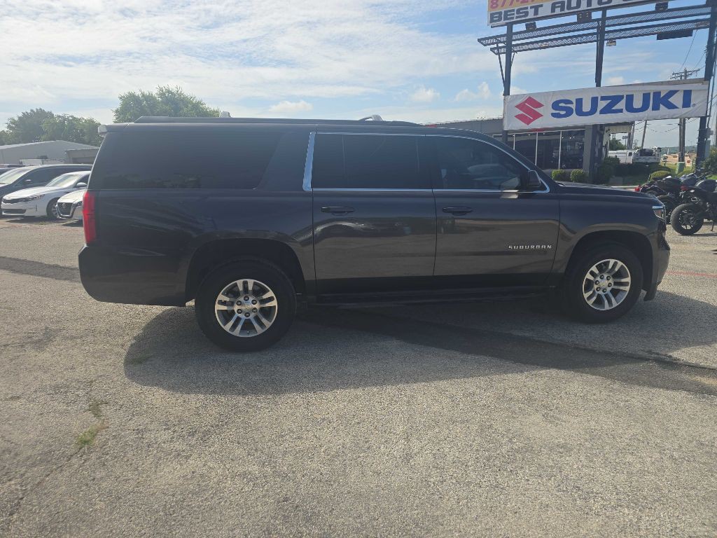 2017 Chevrolet Suburban Image 3