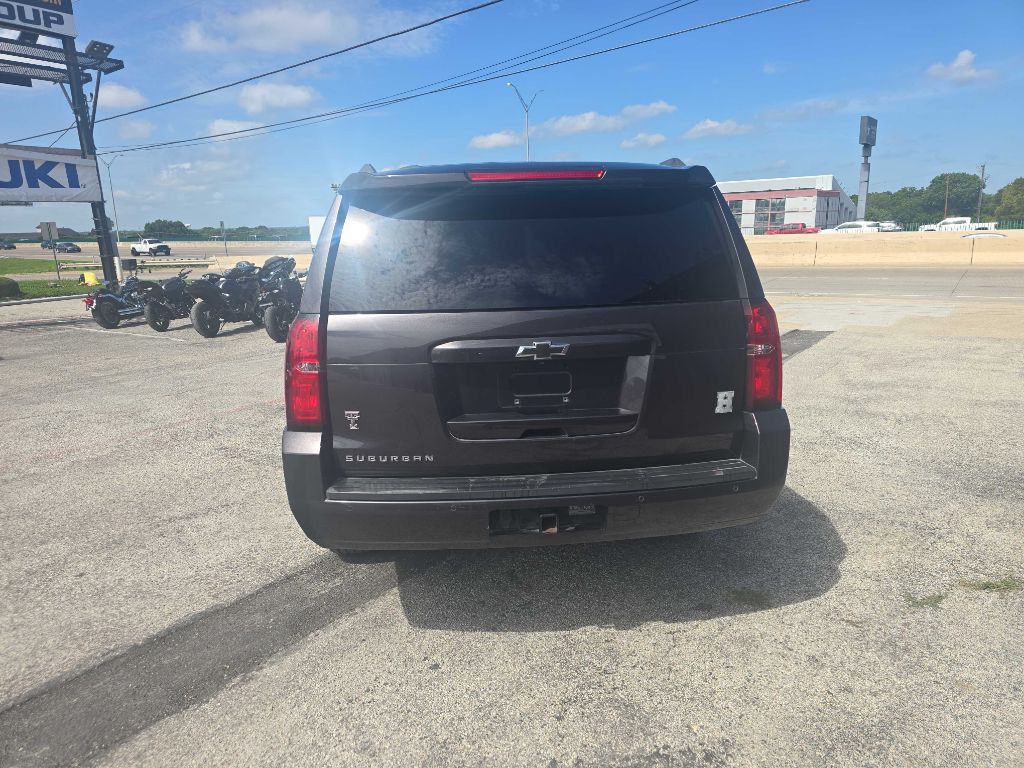 2017 Chevrolet Suburban Image 4