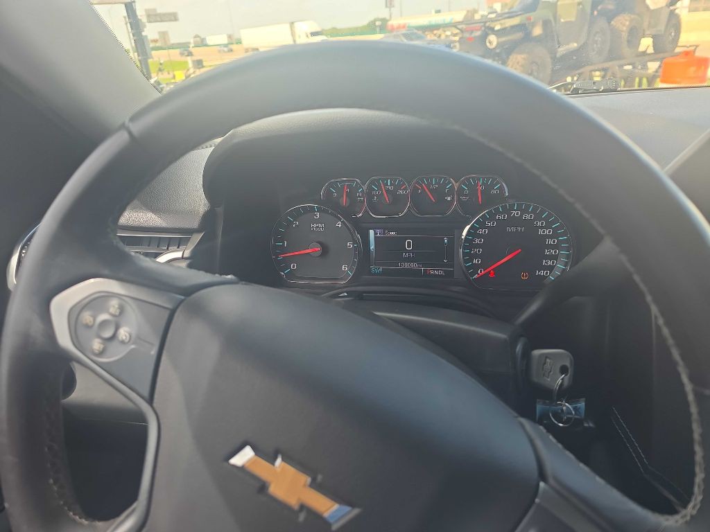 2017 Chevrolet Suburban Image 5