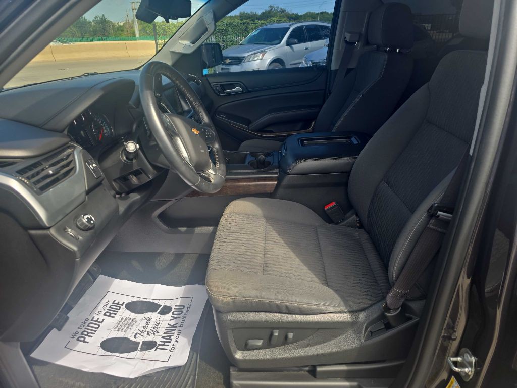 2017 Chevrolet Suburban Image 6