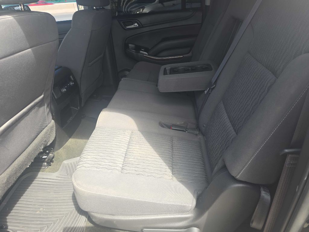 2017 Chevrolet Suburban Image 12