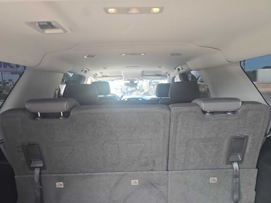 2017 Chevrolet Suburban Image 16