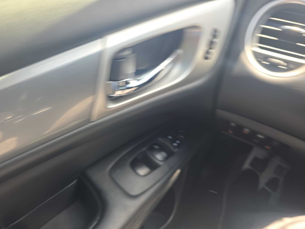 2017 Nissan Pathfinder Image 12