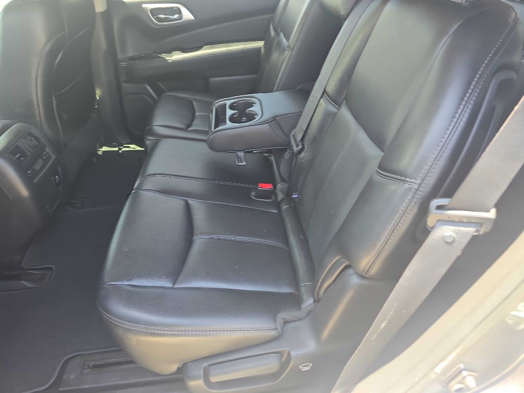 2017 Nissan Pathfinder Image 13