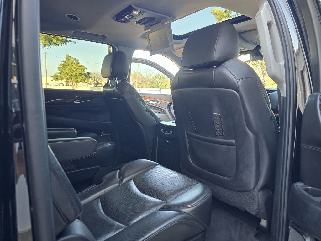 2015 Cadillac Escalade Image 9