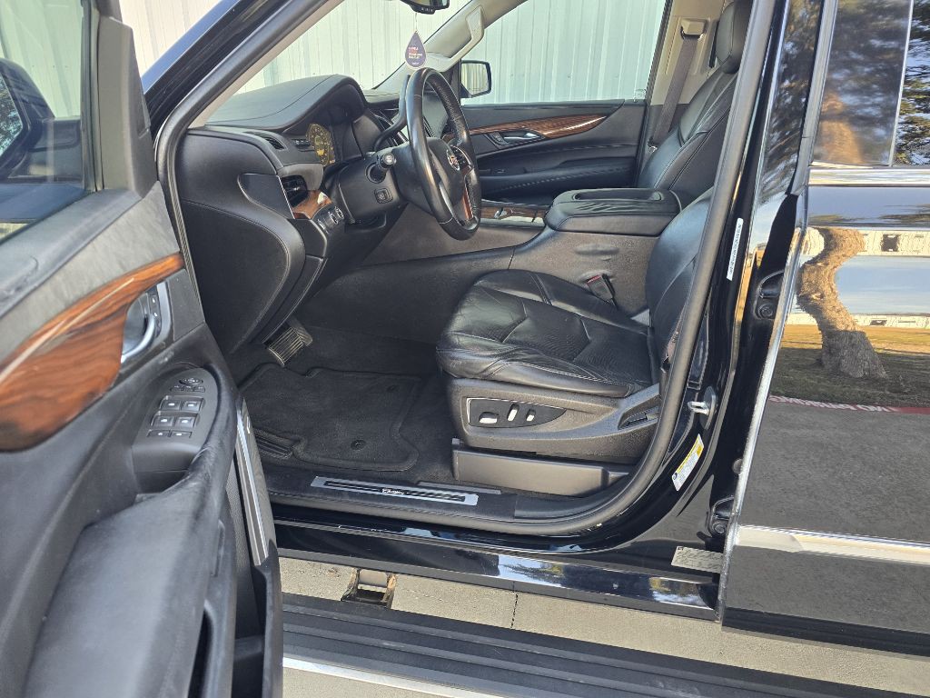2015 Cadillac Escalade Image 10