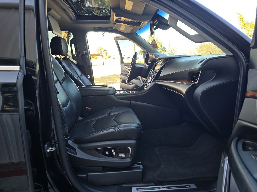 2015 Cadillac Escalade Image 12