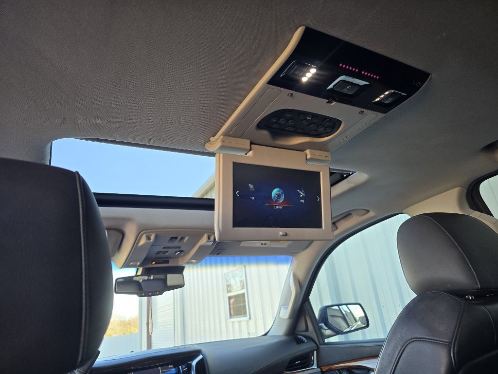 2015 Cadillac Escalade Image 17