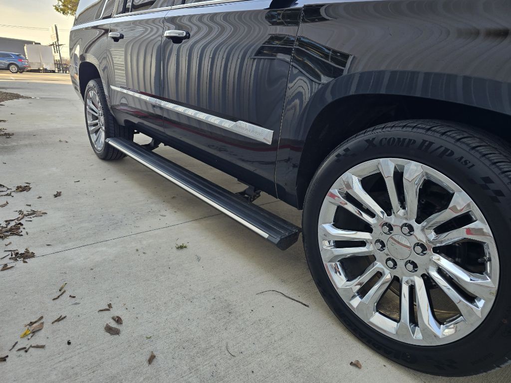 2015 Cadillac Escalade Image 18