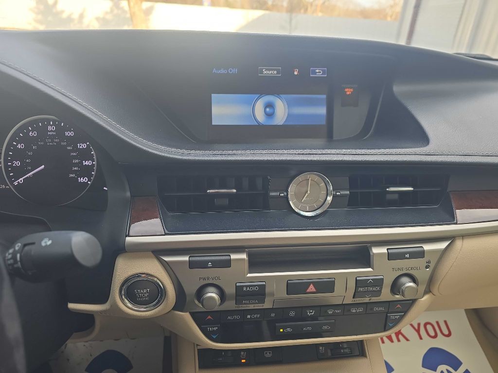 2015 Lexus ES Image 7