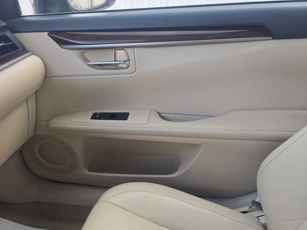 2015 Lexus ES Image 8