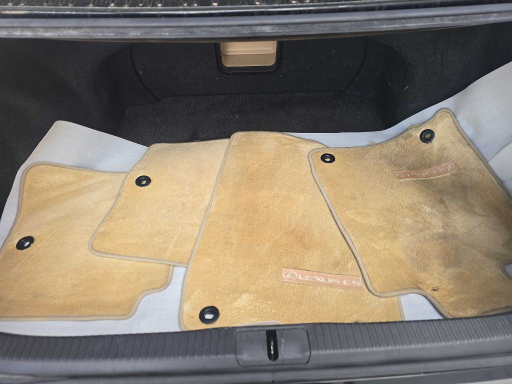 2015 Lexus ES Image 12