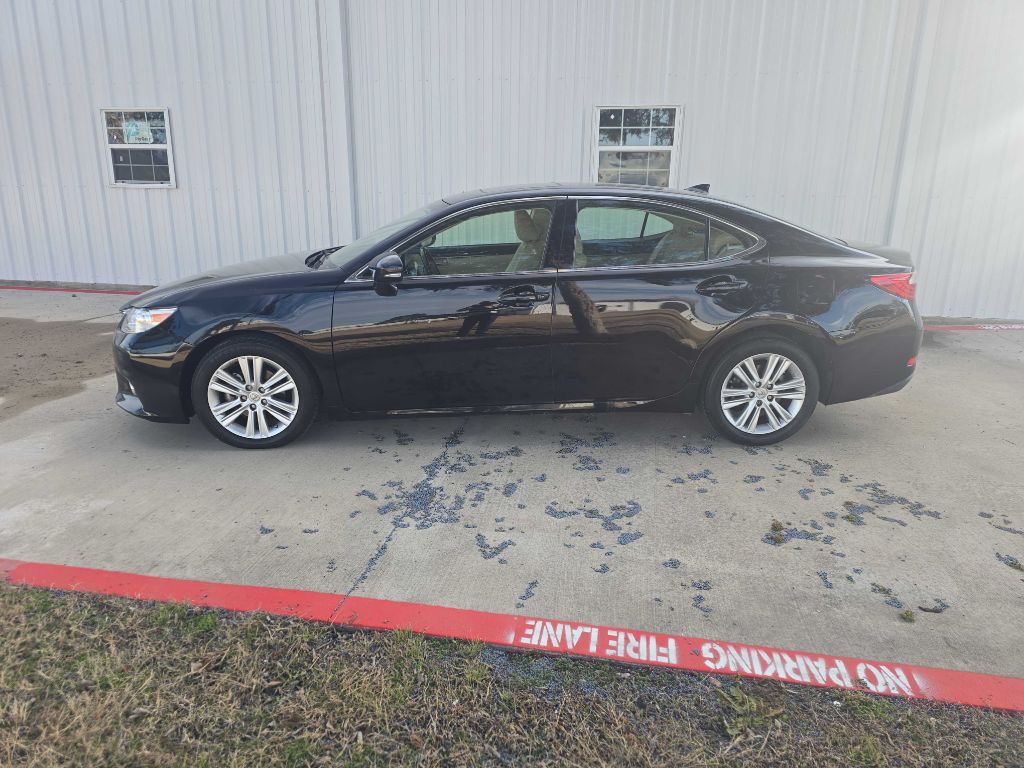 2015 Lexus ES Image 2