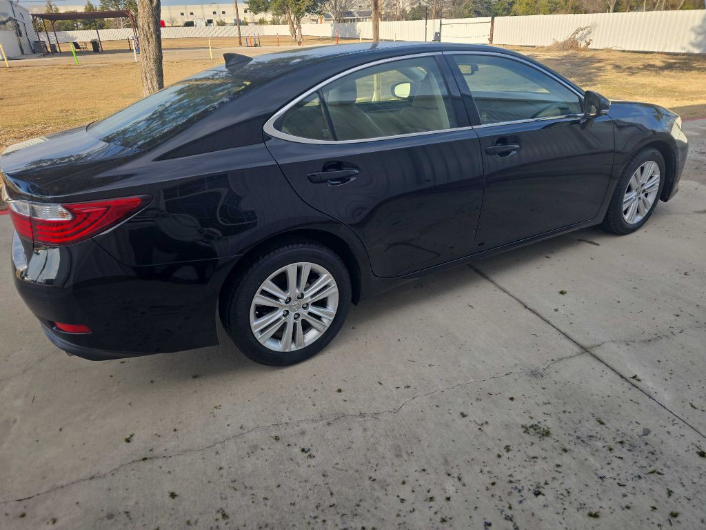 2015 Lexus ES Image 4