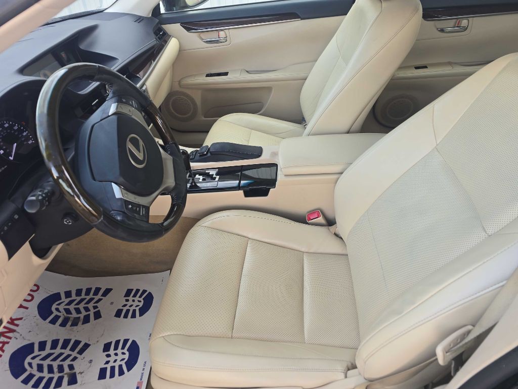 2015 Lexus ES Image 5