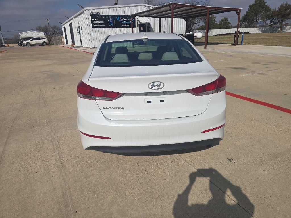 2018 Hyundai Elantra Image 2