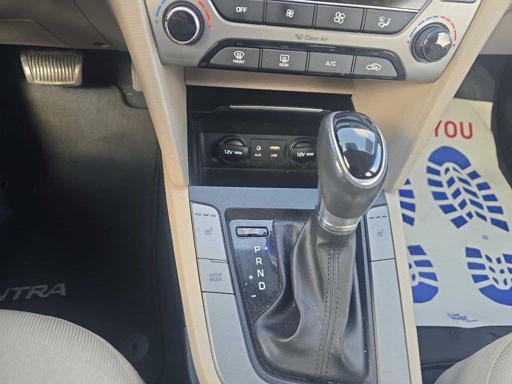 2018 Hyundai Elantra Image 8
