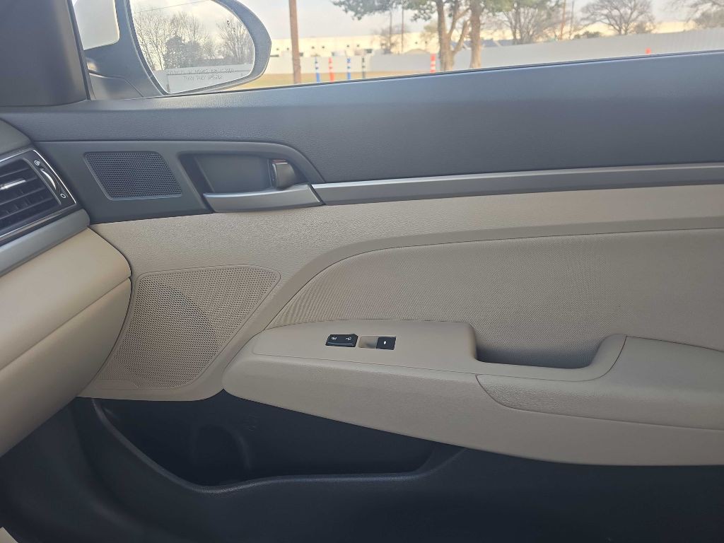 2018 Hyundai Elantra Image 10