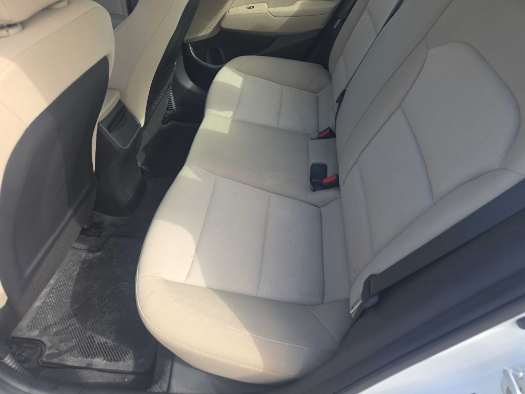 2018 Hyundai Elantra Image 11