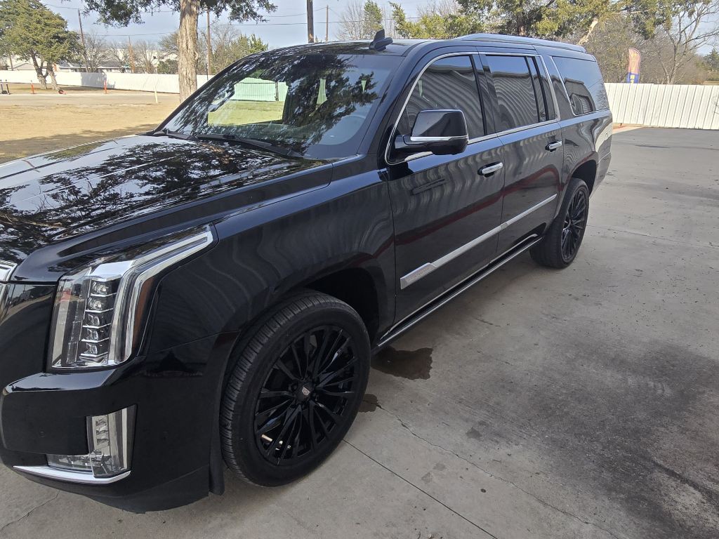 2019 Cadillac Escalade Image 2