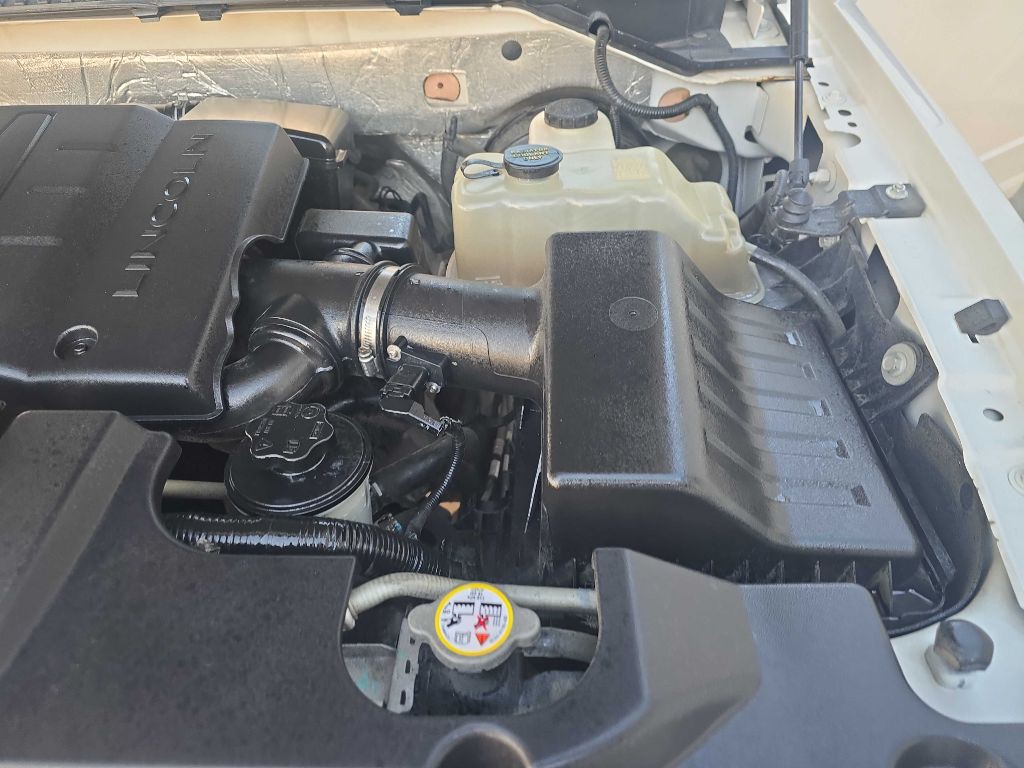 2013 Lincoln Navigator Image 16