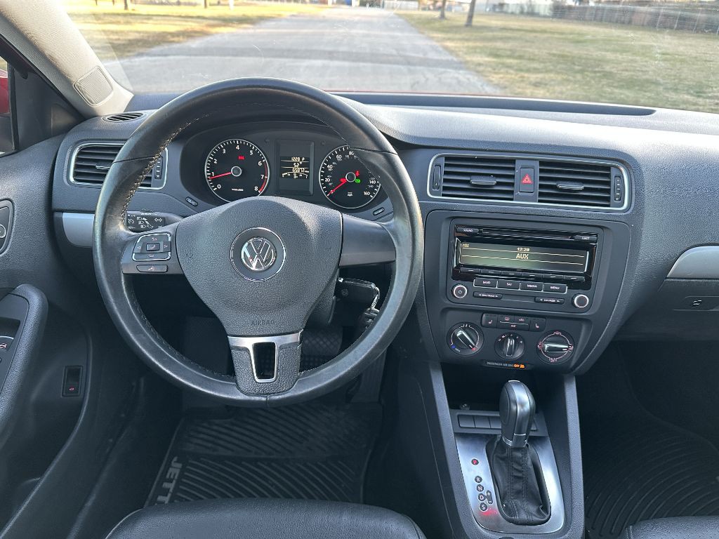 2013 Volkswagen Jetta Image 9