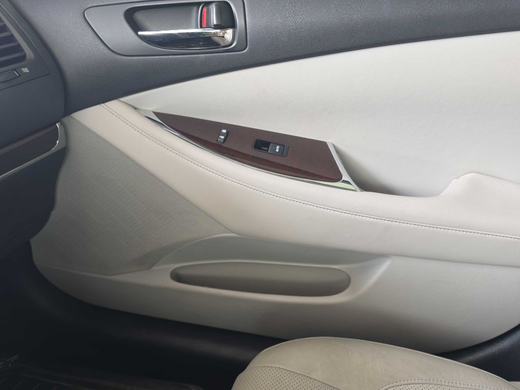 2011 Lexus ES Image 9
