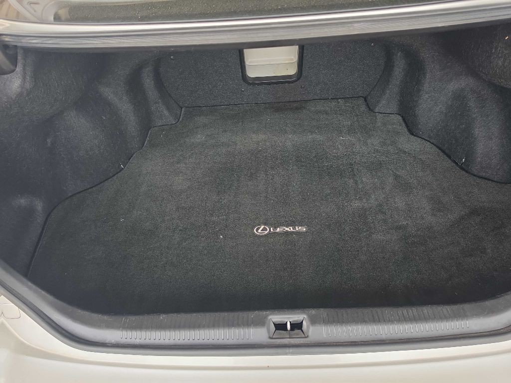 2011 Lexus ES Image 13