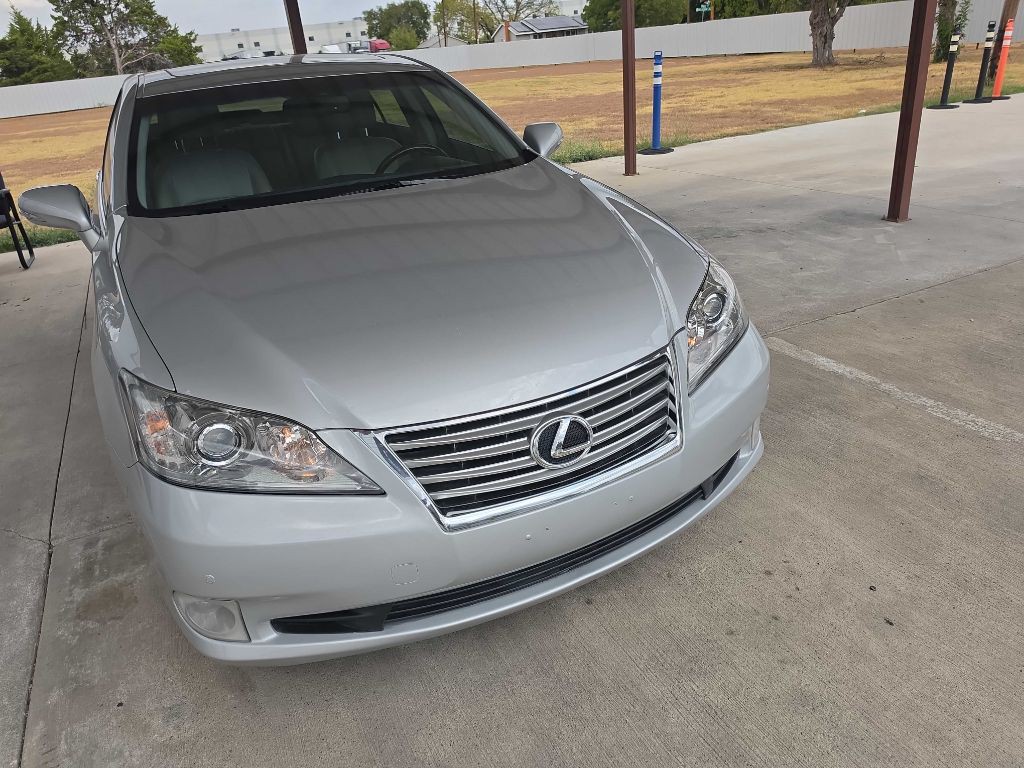 2011 Lexus ES Image 2