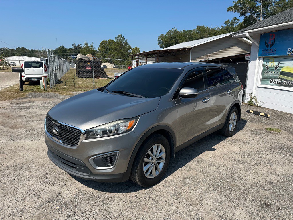 2017 Kia Sorento Image 2