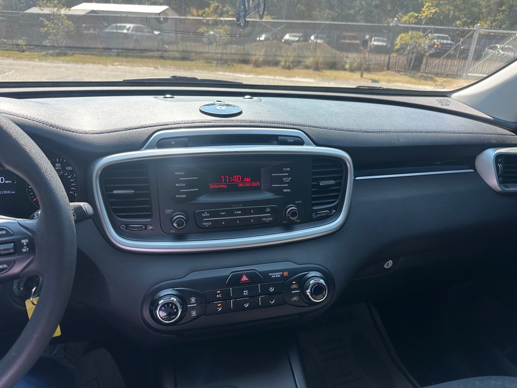 2017 Kia Sorento Image 14