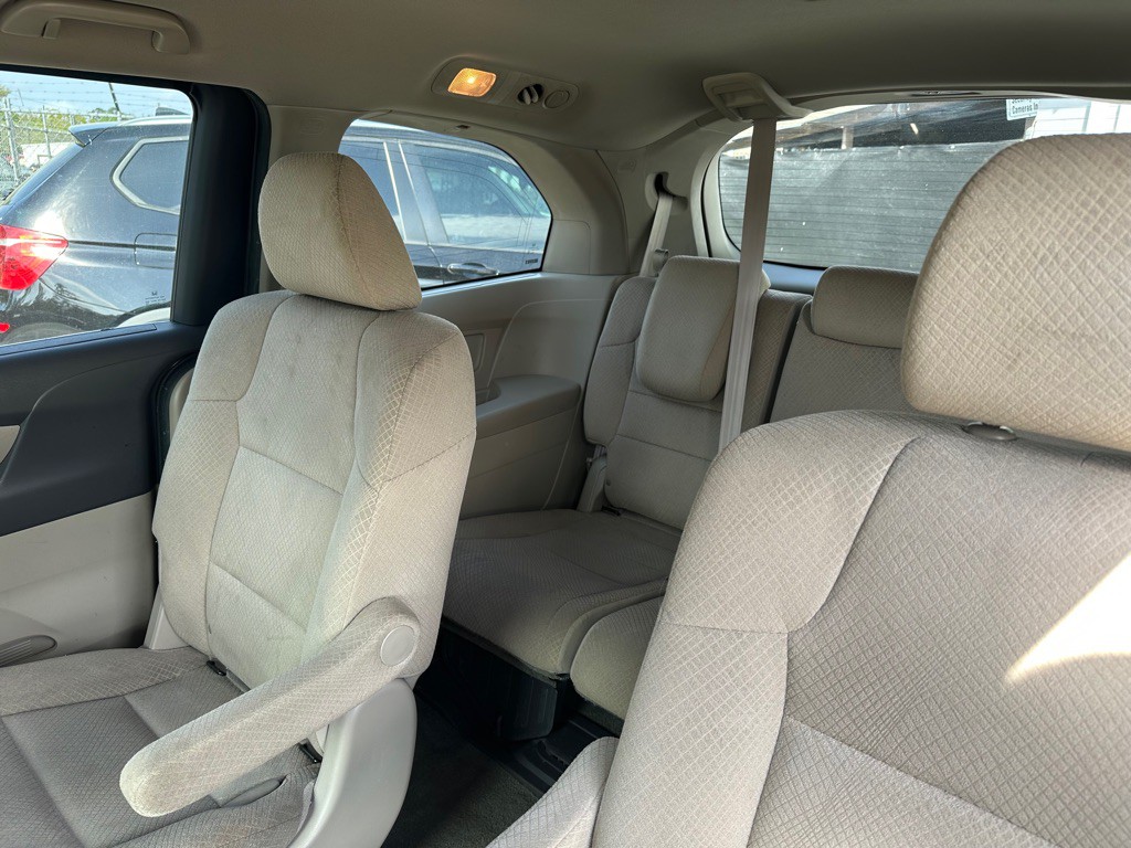 2015 Honda Odyssey Image 12