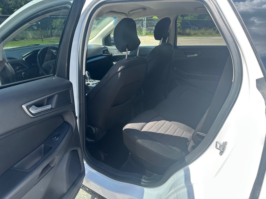 2017 Ford Edge Image 15