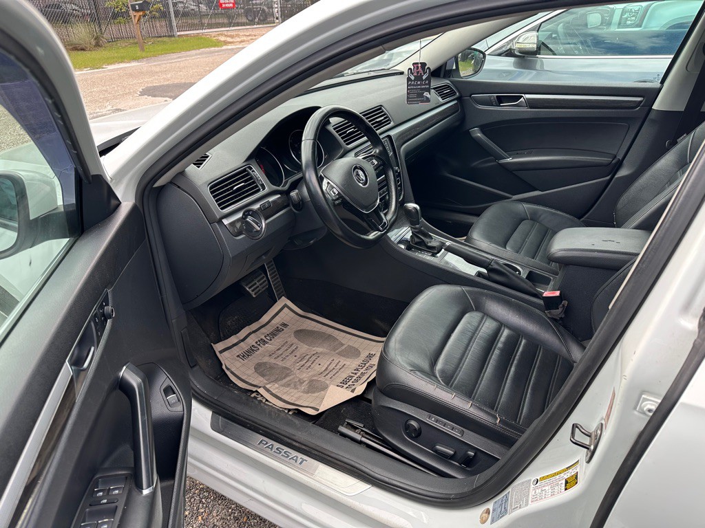 2017 Volkswagen Passat Image 9
