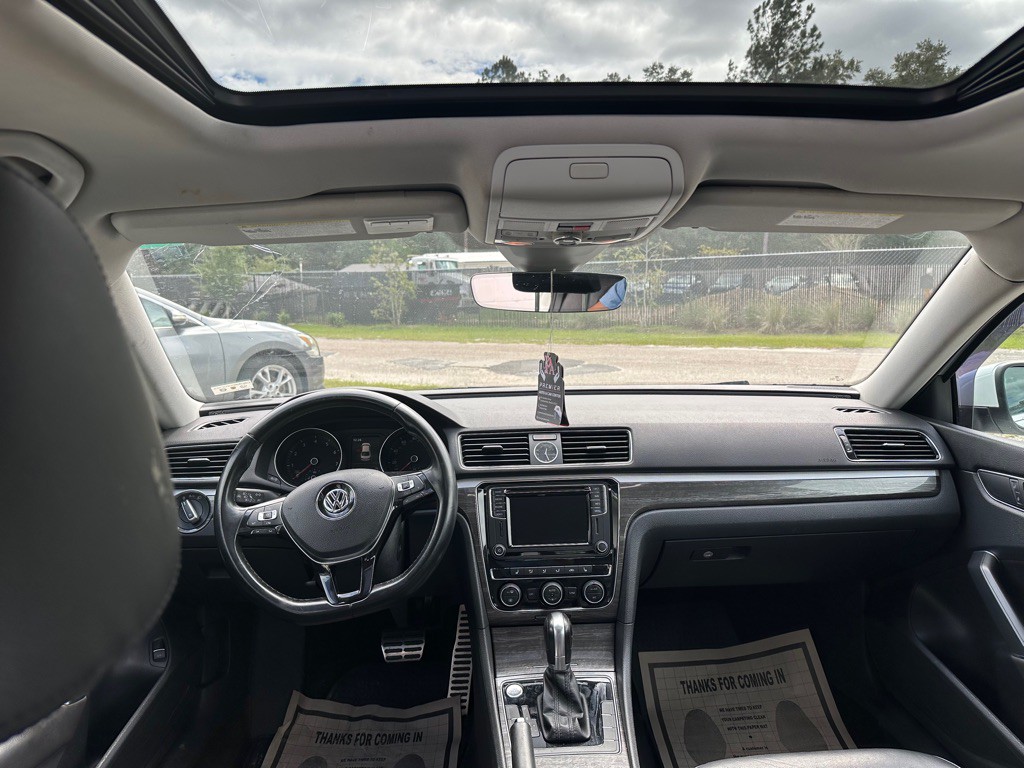 2017 Volkswagen Passat Image 10