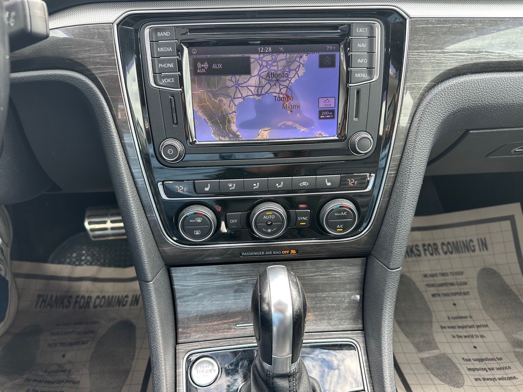 2017 Volkswagen Passat Image 15