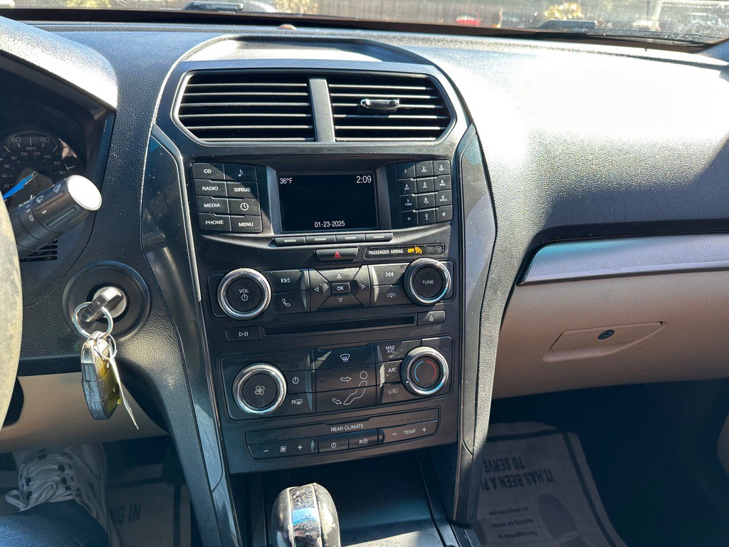 2016 Ford Explorer Image 11