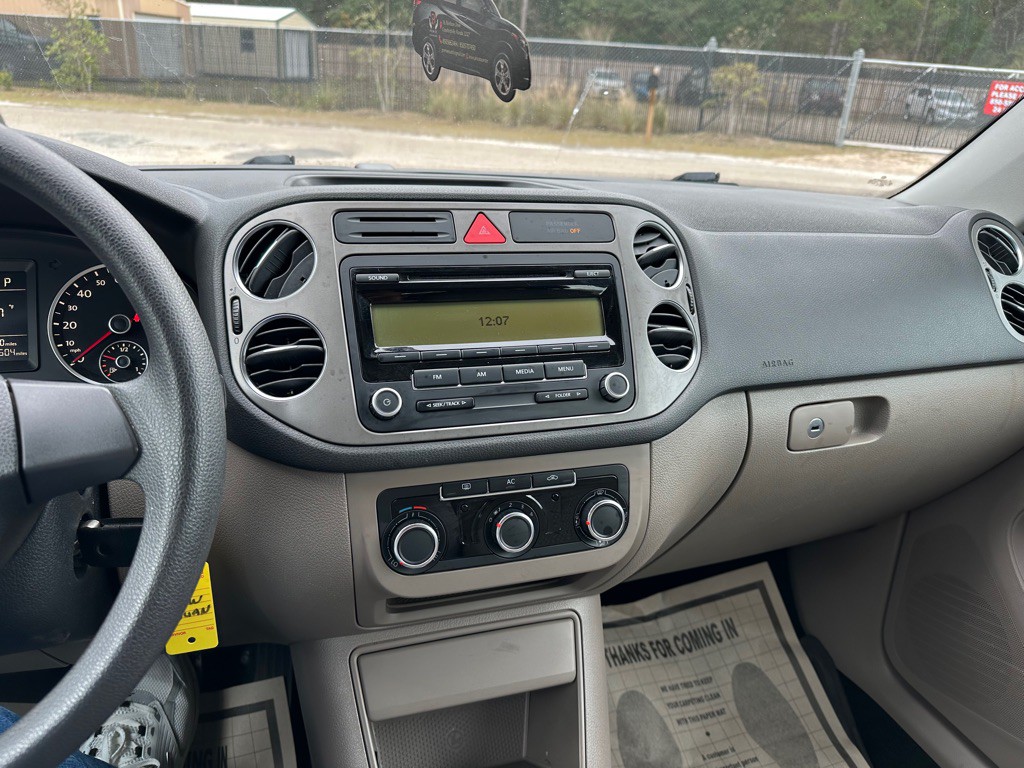2011 Volkswagen Tiguan Image 11