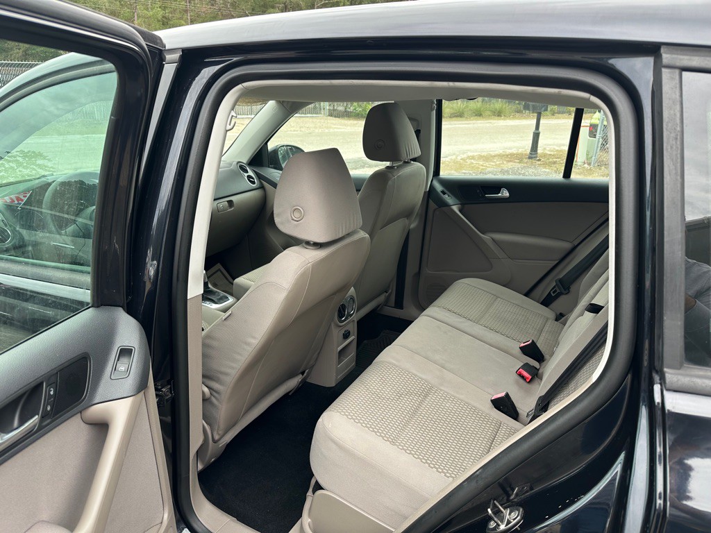 2011 Volkswagen Tiguan Image 12