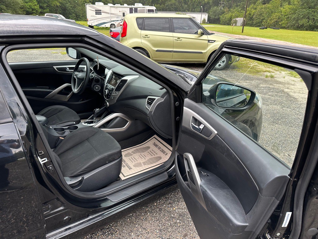 2013 Hyundai Veloster Image 12