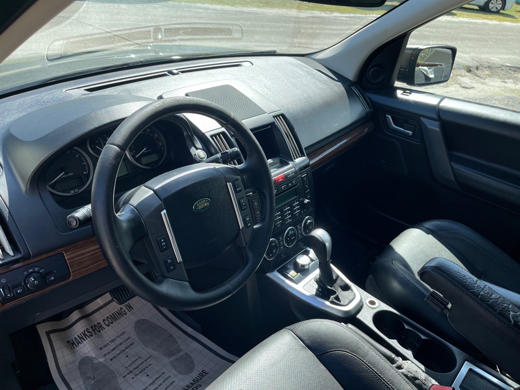 2010 Land Rover LR2 Image 10