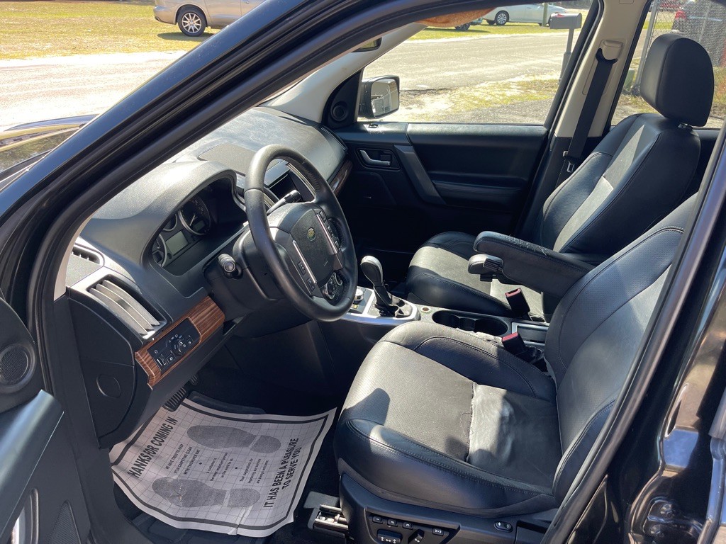 2010 Land Rover LR2 Image 11