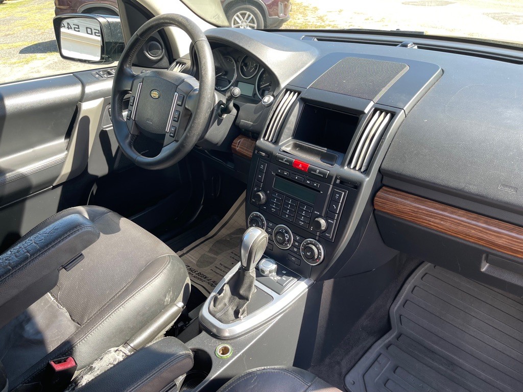 2010 Land Rover LR2 Image 14