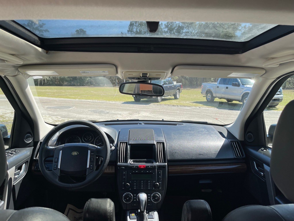 2010 Land Rover LR2 Image 15