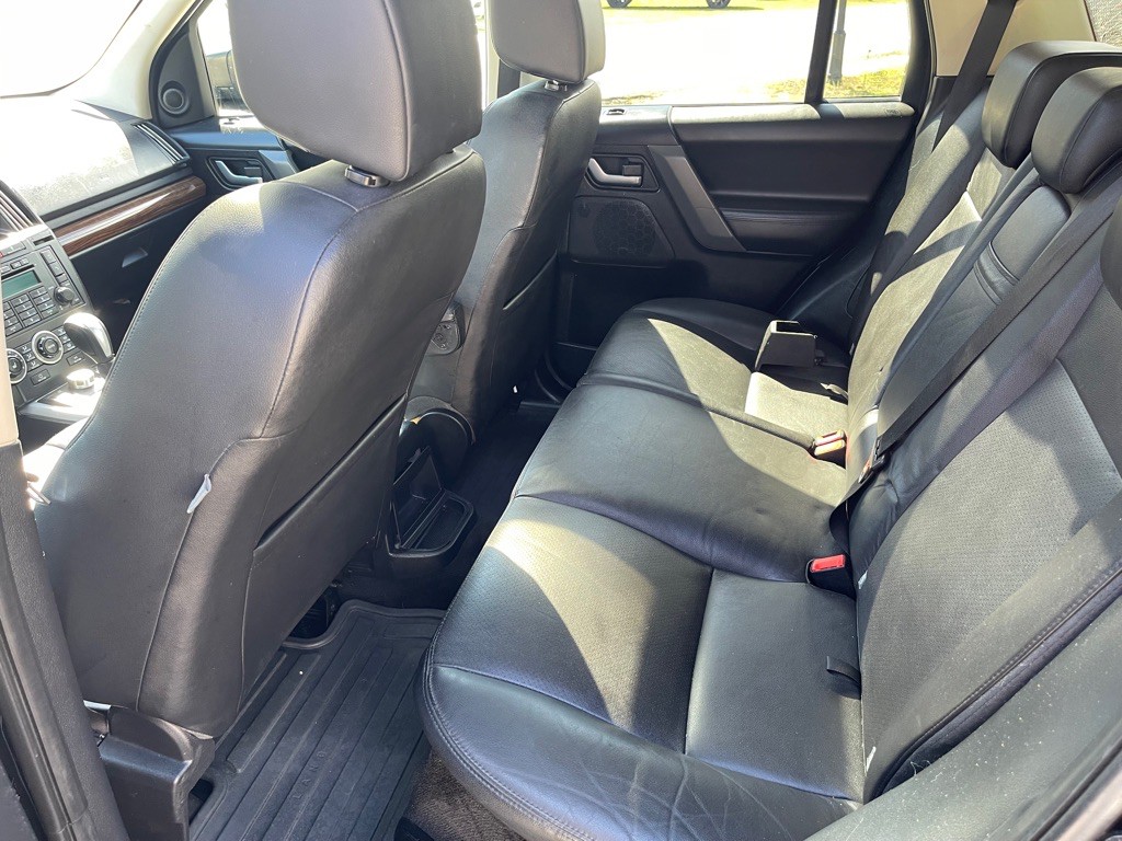 2010 Land Rover LR2 Image 17