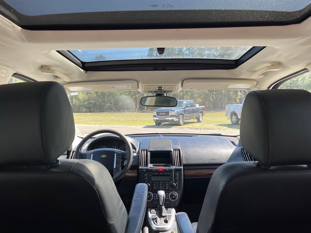 2010 Land Rover LR2 Image 18