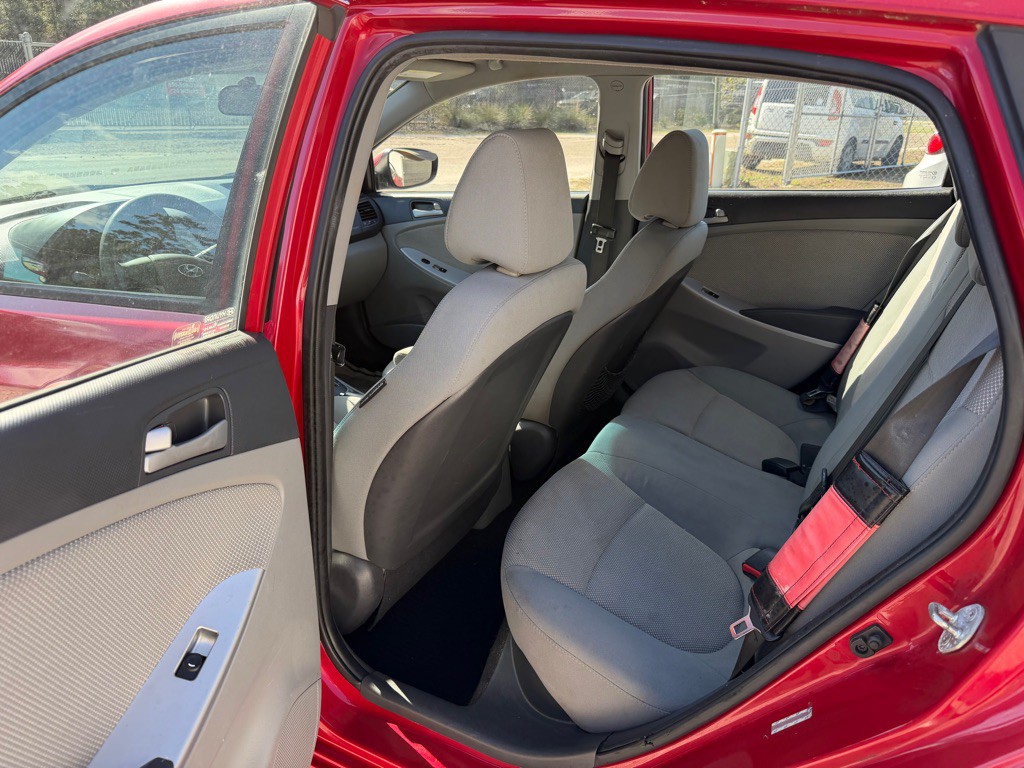 2014 Hyundai Accent Image 11