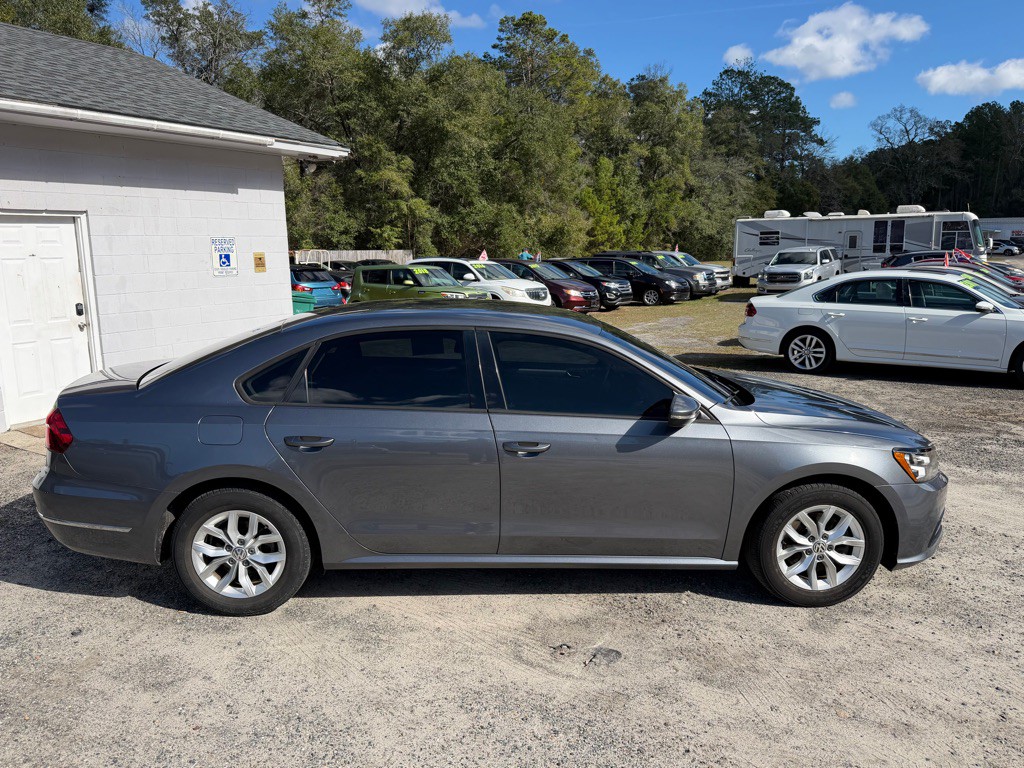 2018 Volkswagen Passat Image 3