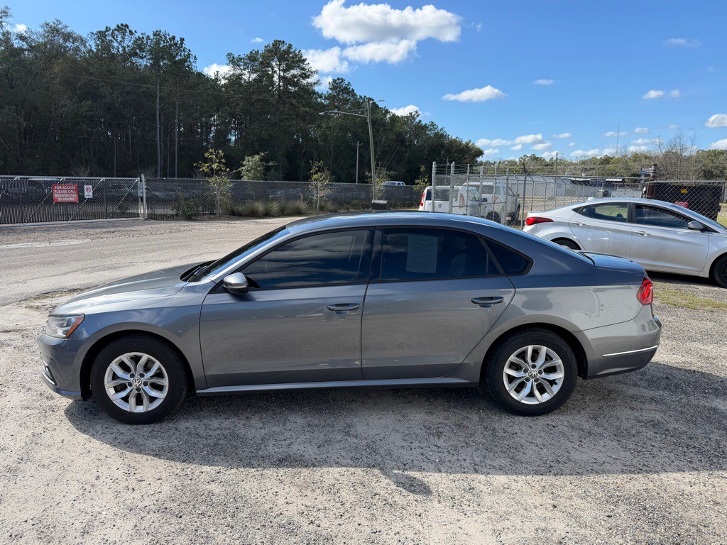 2018 Volkswagen Passat Image 4