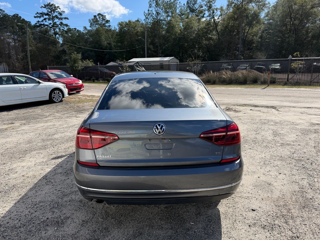 2018 Volkswagen Passat Image 7
